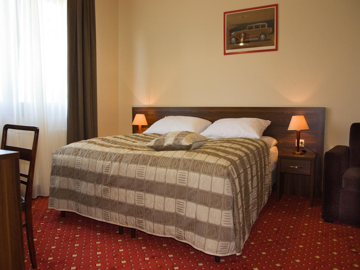 Hotel Kochanów Buitenkant foto