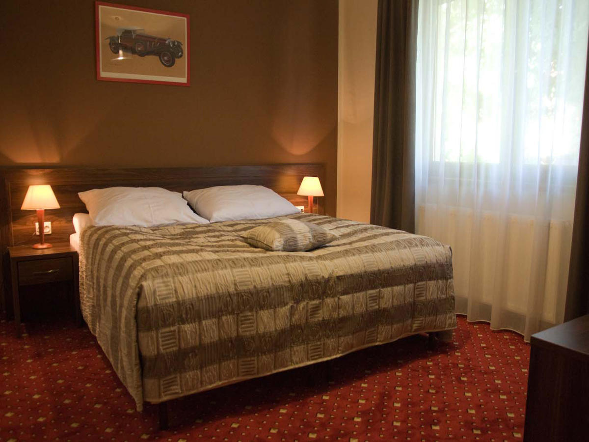 Hotel Kochanów Buitenkant foto