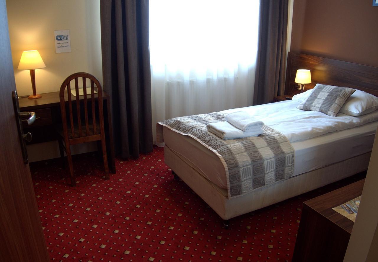 Hotel Kochanów Buitenkant foto